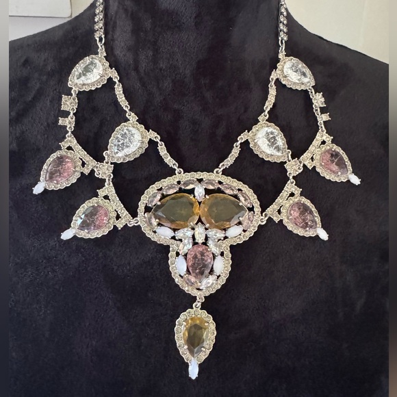 Vintage-Inspired Silver and Gold Necklace with Intricate Filigree - Picture 2 of 12